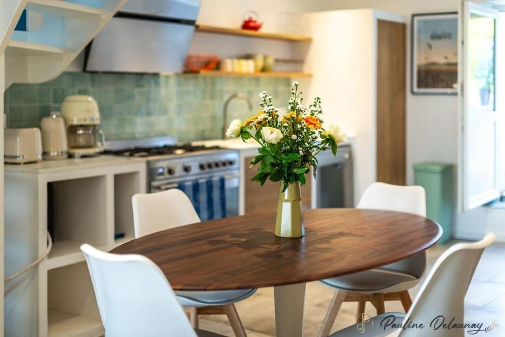 Ty Ar Mor Maison De La Mer, A 40 M De La Holiday home Saint-Michel-en-Greve